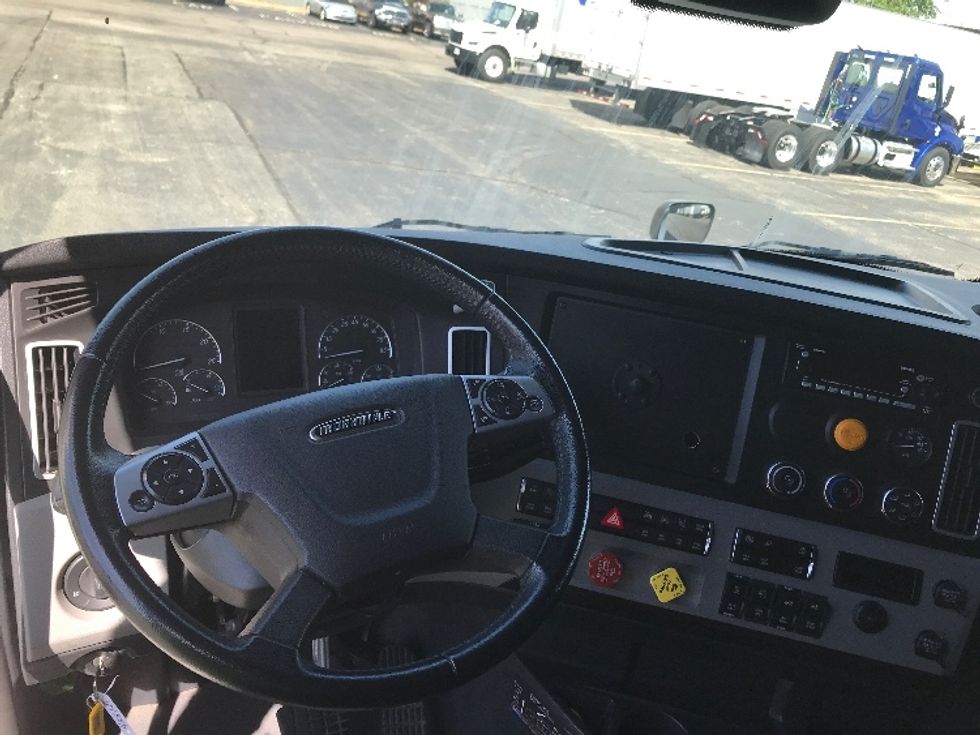 Sleeper Tractor-Heavy Duty Tractors-Freightliner-2022-T12664ST-Memphis-TN-143,439\n\t\tmiles-$ 104,250 - Image 11