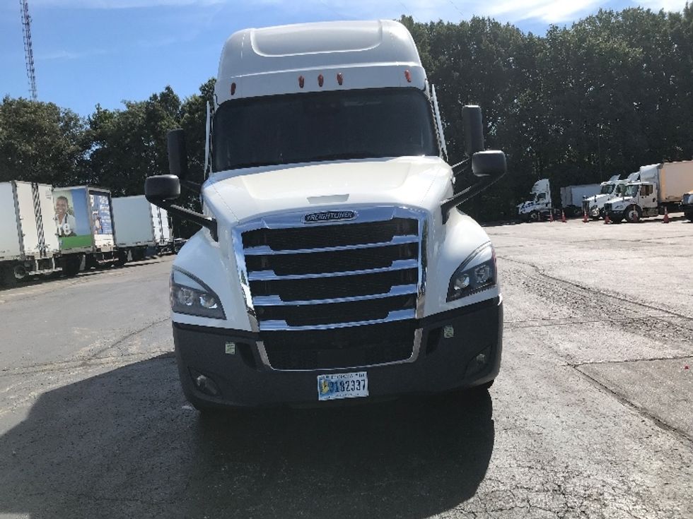 Sleeper Tractor-Heavy Duty Tractors-Freightliner-2022-T12664ST-Memphis-TN-143,439\n\t\tmiles-$ 104,250 - Image 2