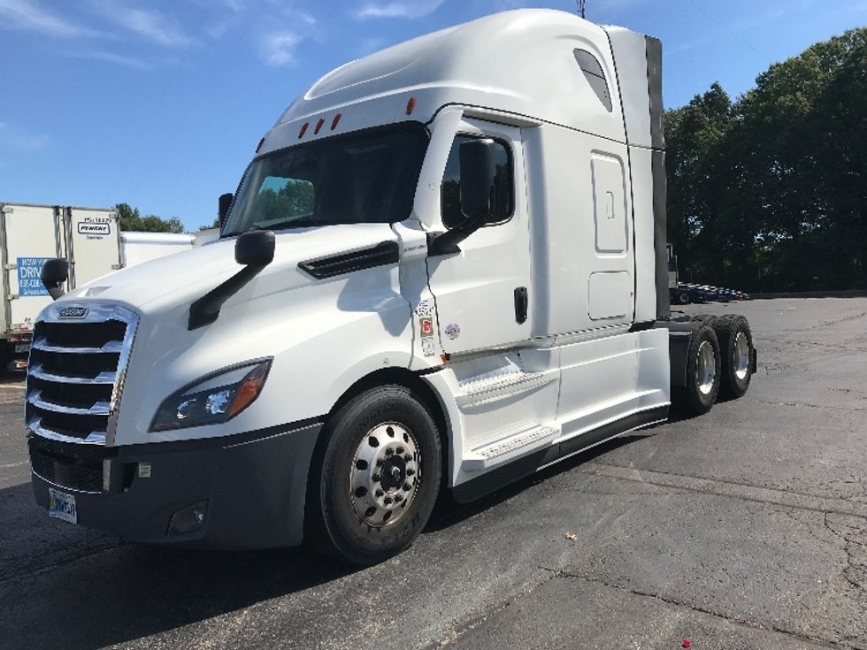 Sleeper Tractor-Heavy Duty Tractors-Freightliner-2022-T12664ST-Memphis-TN-143,439\n\t\tmiles-$ 104,250 - Image 3