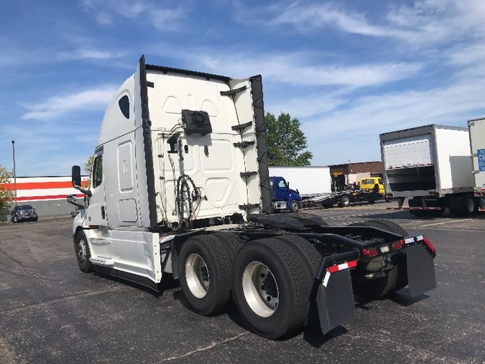 Sleeper Tractor-Heavy Duty Tractors-Freightliner-2022-T12664ST-Memphis-TN-143,439\n\t\tmiles-$ 104,250 - Image 5