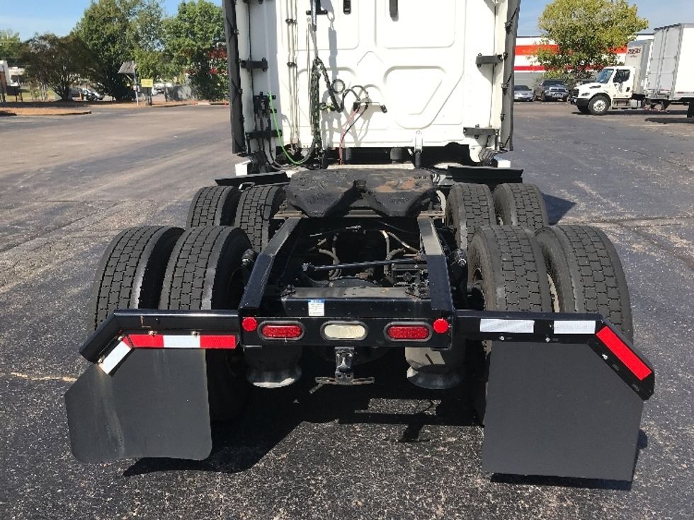 Sleeper Tractor-Heavy Duty Tractors-Freightliner-2022-T12664ST-Memphis-TN-143,439\n\t\tmiles-$ 104,250 - Image 6