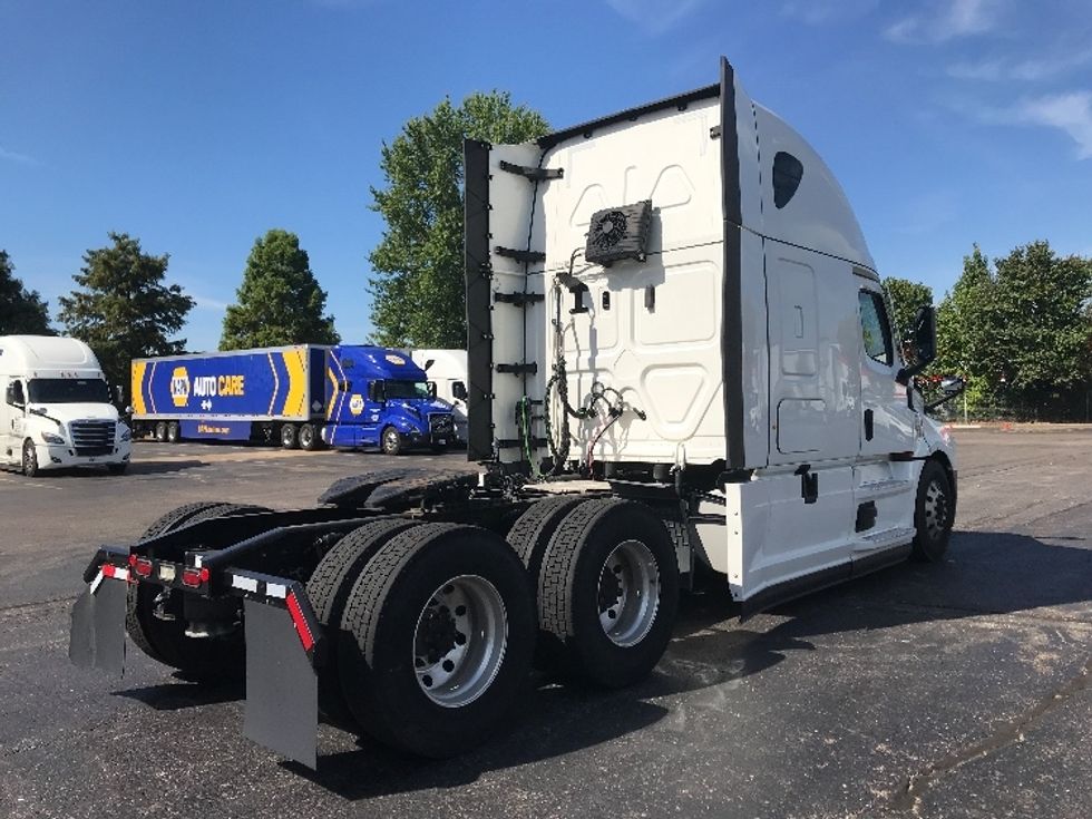 Sleeper Tractor-Heavy Duty Tractors-Freightliner-2022-T12664ST-Memphis-TN-143,439\n\t\tmiles-$ 104,250 - Image 7