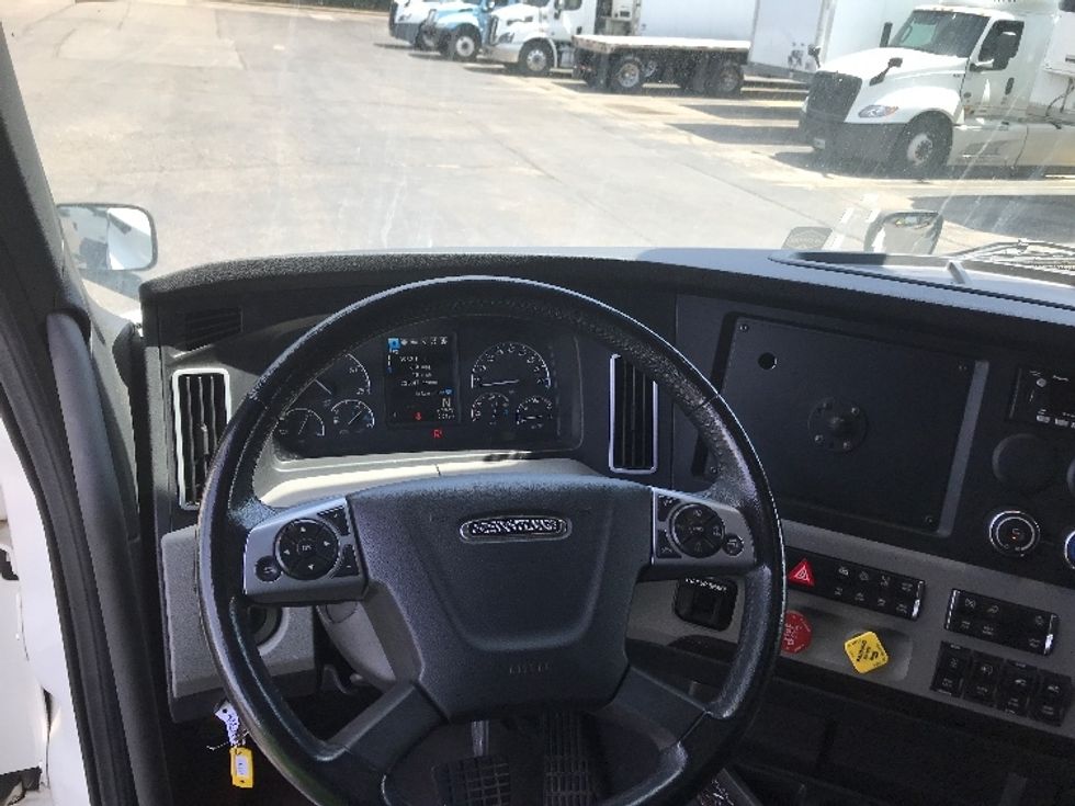 Sleeper Tractor-Heavy Duty Tractors-Freightliner-2022-T12664ST-Memphis-TN-203,721\n\t\tmiles-$ 100,500 - Image 11