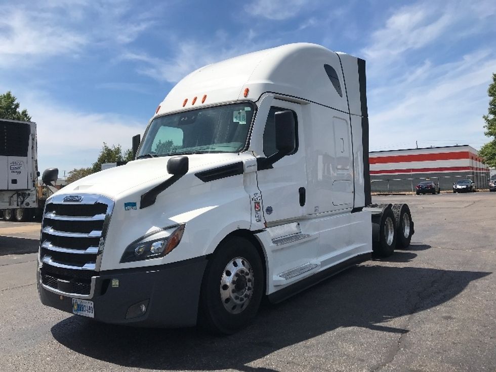 Sleeper Tractor-Heavy Duty Tractors-Freightliner-2022-T12664ST-Memphis-TN-203,721\n\t\tmiles-$ 100,500 - Image 3