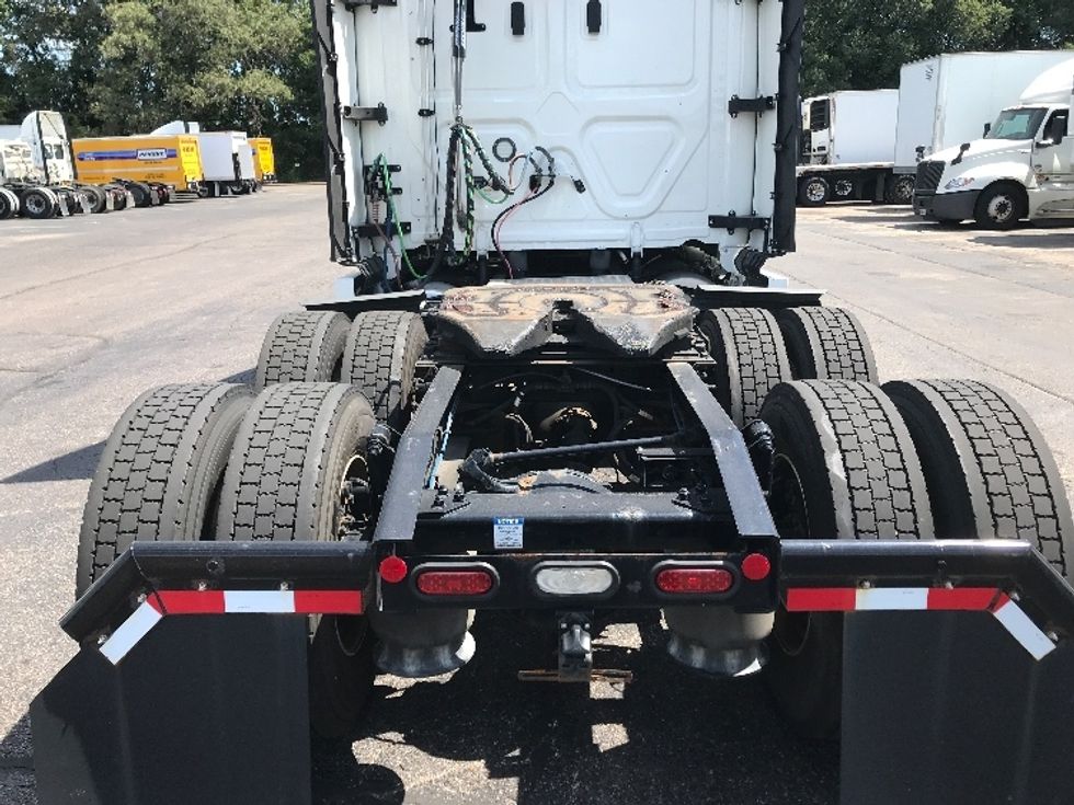 Sleeper Tractor-Heavy Duty Tractors-Freightliner-2022-T12664ST-Memphis-TN-203,721\n\t\tmiles-$ 100,500 - Image 6