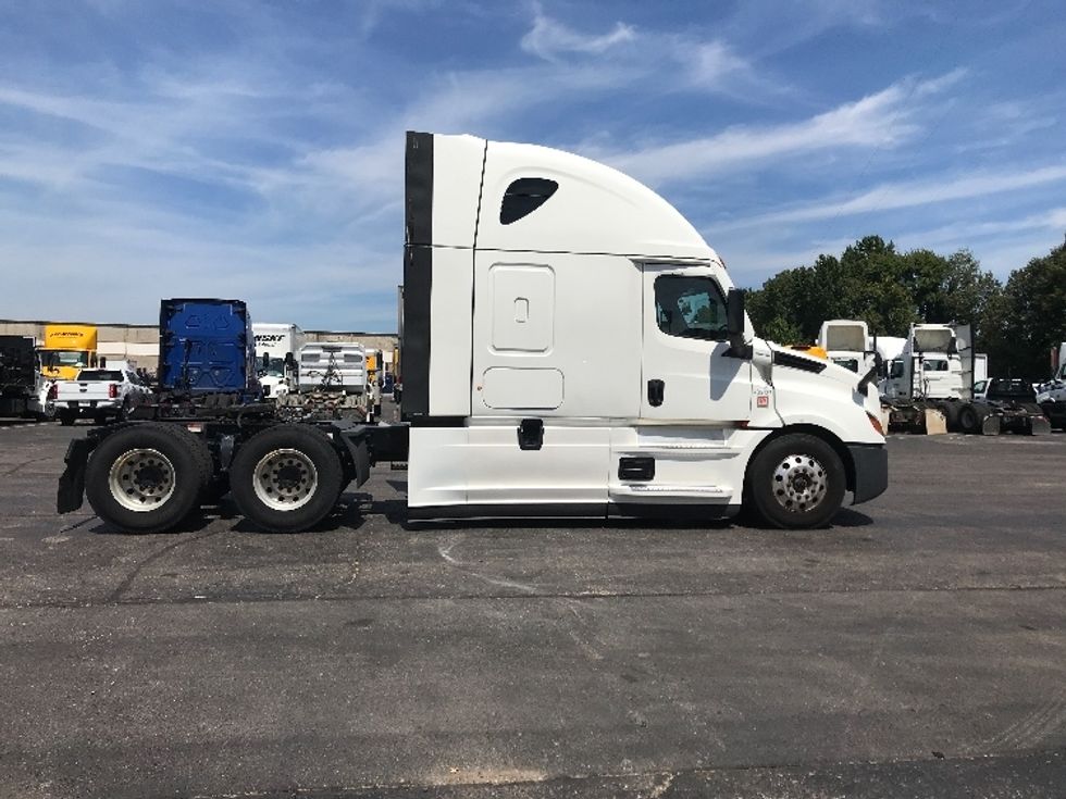 Sleeper Tractor-Heavy Duty Tractors-Freightliner-2022-T12664ST-Memphis-TN-203,721\n\t\tmiles-$ 100,500 - Image 8