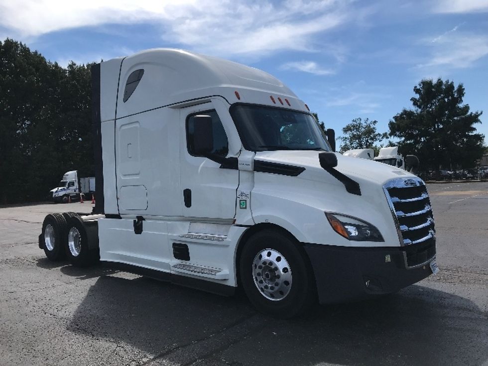 Sleeper Tractor-Heavy Duty Tractors-Freightliner-2022-T12664ST-Memphis-TN-235,125\n\t\tmiles-$ 99,000 - Image 1