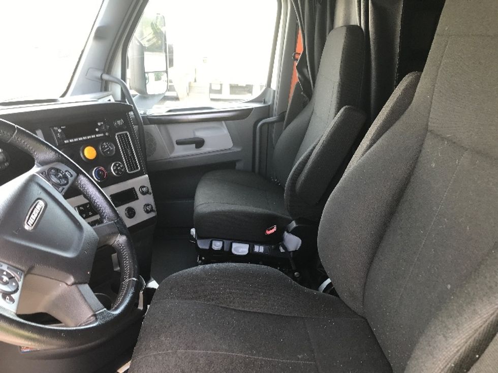 Sleeper Tractor-Heavy Duty Tractors-Freightliner-2022-T12664ST-Memphis-TN-235,125\n\t\tmiles-$ 99,000 - Image 10