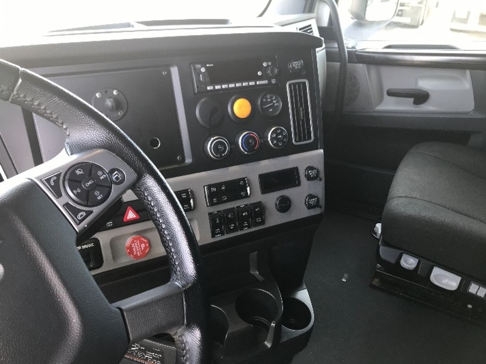 Sleeper Tractor-Heavy Duty Tractors-Freightliner-2022-T12664ST-Memphis-TN-235,125\n\t\tmiles-$ 99,000 - Image 12