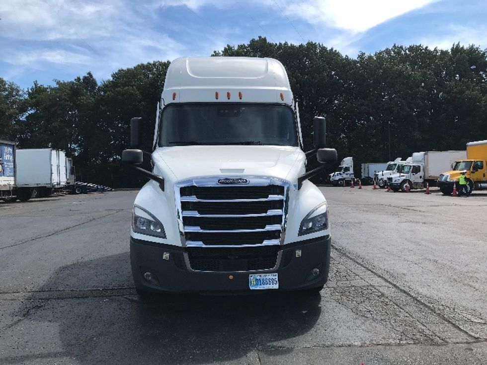 Sleeper Tractor-Heavy Duty Tractors-Freightliner-2022-T12664ST-Memphis-TN-235,125\n\t\tmiles-$ 99,000 - Image 2