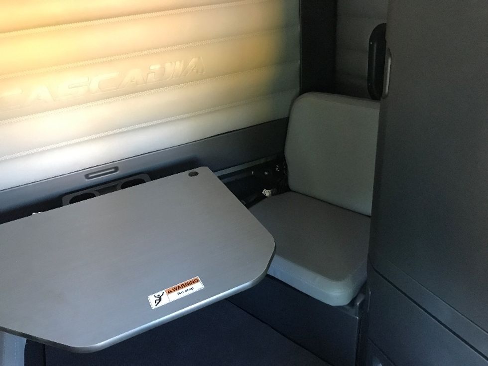 Sleeper Tractor-Heavy Duty Tractors-Freightliner-2022-T12664ST-Memphis-TN-235,125\n\t\tmiles-$ 99,000 - Image 21