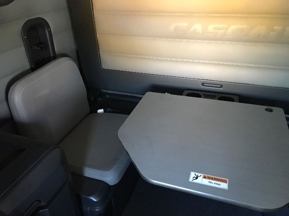 Sleeper Tractor-Heavy Duty Tractors-Freightliner-2022-T12664ST-Memphis-TN-235,125\n\t\tmiles-$ 99,000 - Image 22