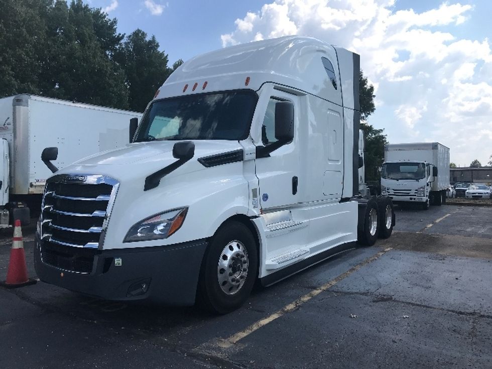 Sleeper Tractor-Heavy Duty Tractors-Freightliner-2022-T12664ST-Memphis-TN-235,125\n\t\tmiles-$ 99,000 - Image 3