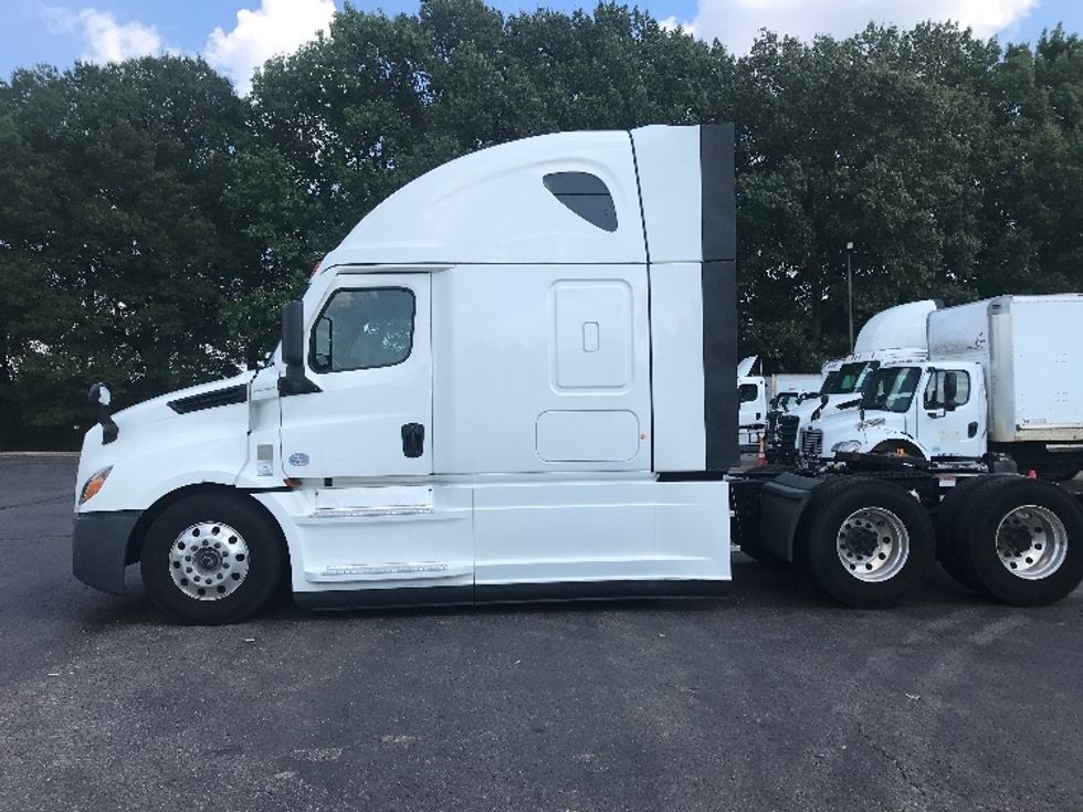 Sleeper Tractor-Heavy Duty Tractors-Freightliner-2022-T12664ST-Memphis-TN-235,125\n\t\tmiles-$ 99,000 - Image 4