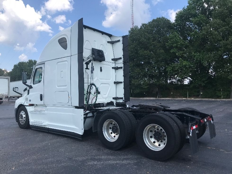 Sleeper Tractor-Heavy Duty Tractors-Freightliner-2022-T12664ST-Memphis-TN-235,125\n\t\tmiles-$ 99,000 - Image 5