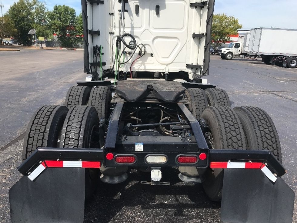 Sleeper Tractor-Heavy Duty Tractors-Freightliner-2022-T12664ST-Memphis-TN-235,125\n\t\tmiles-$ 99,000 - Image 6