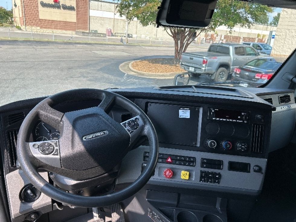 Sleeper Tractor-Heavy Duty Tractors-Freightliner-2022-T12664ST-Memphis-TN-250,229\n\t\tmiles-$ 96,250 - Image 11