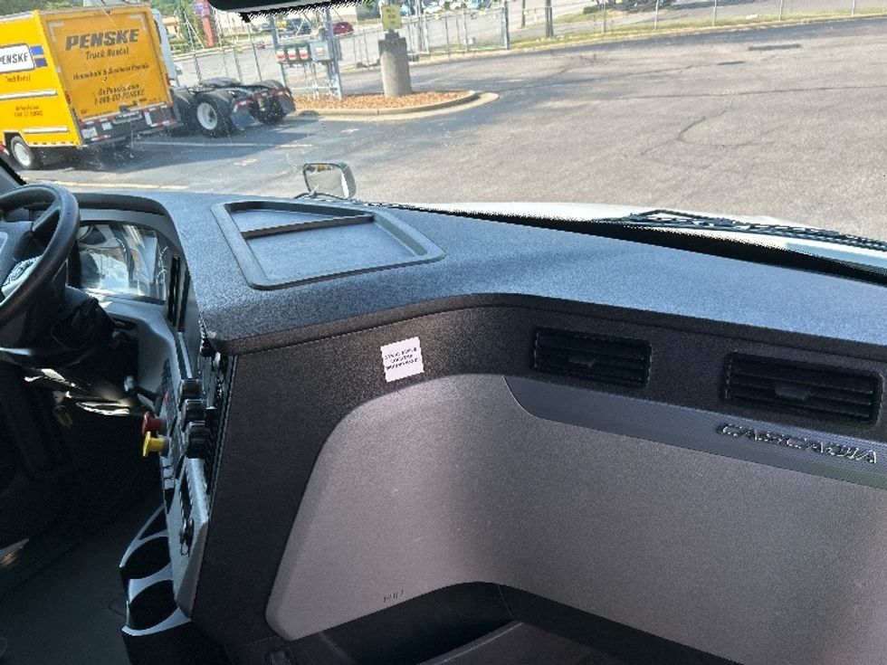 Sleeper Tractor-Heavy Duty Tractors-Freightliner-2022-T12664ST-Memphis-TN-250,229\n\t\tmiles-$ 96,250 - Image 14