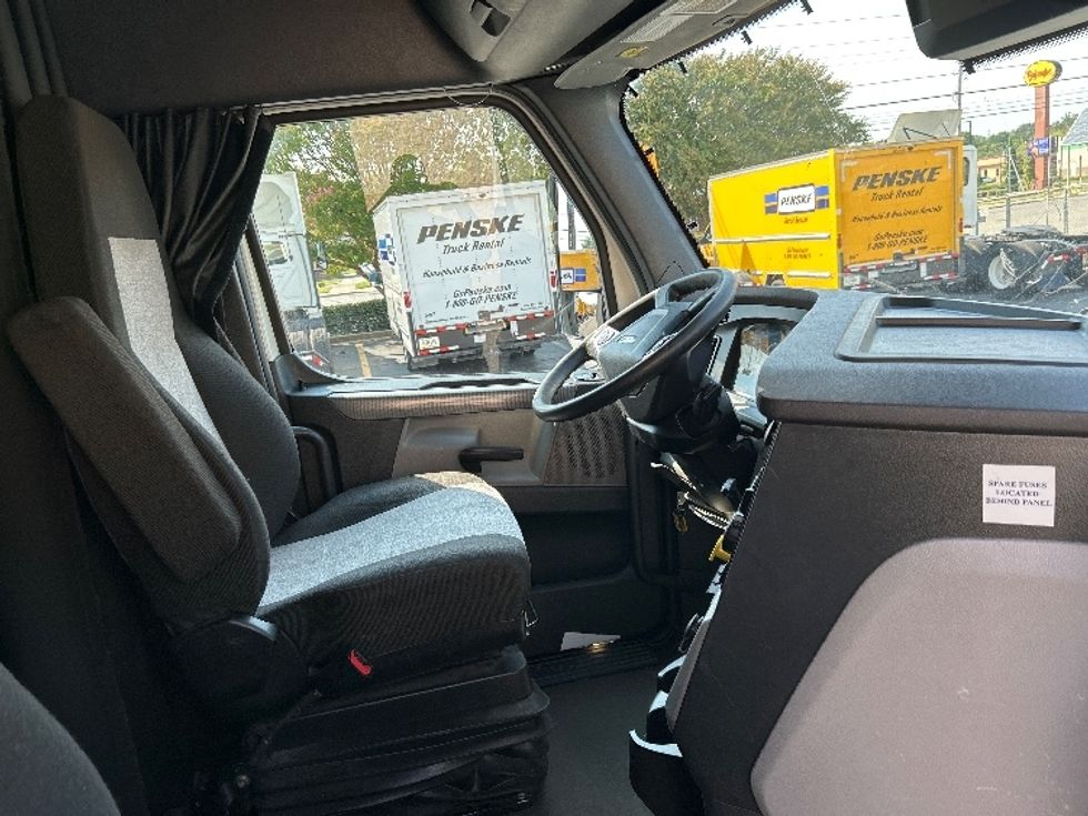 Sleeper Tractor-Heavy Duty Tractors-Freightliner-2022-T12664ST-Memphis-TN-250,229\n\t\tmiles-$ 96,250 - Image 15