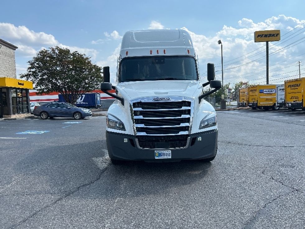 Sleeper Tractor-Heavy Duty Tractors-Freightliner-2022-T12664ST-Memphis-TN-250,229\n\t\tmiles-$ 96,250 - Image 2