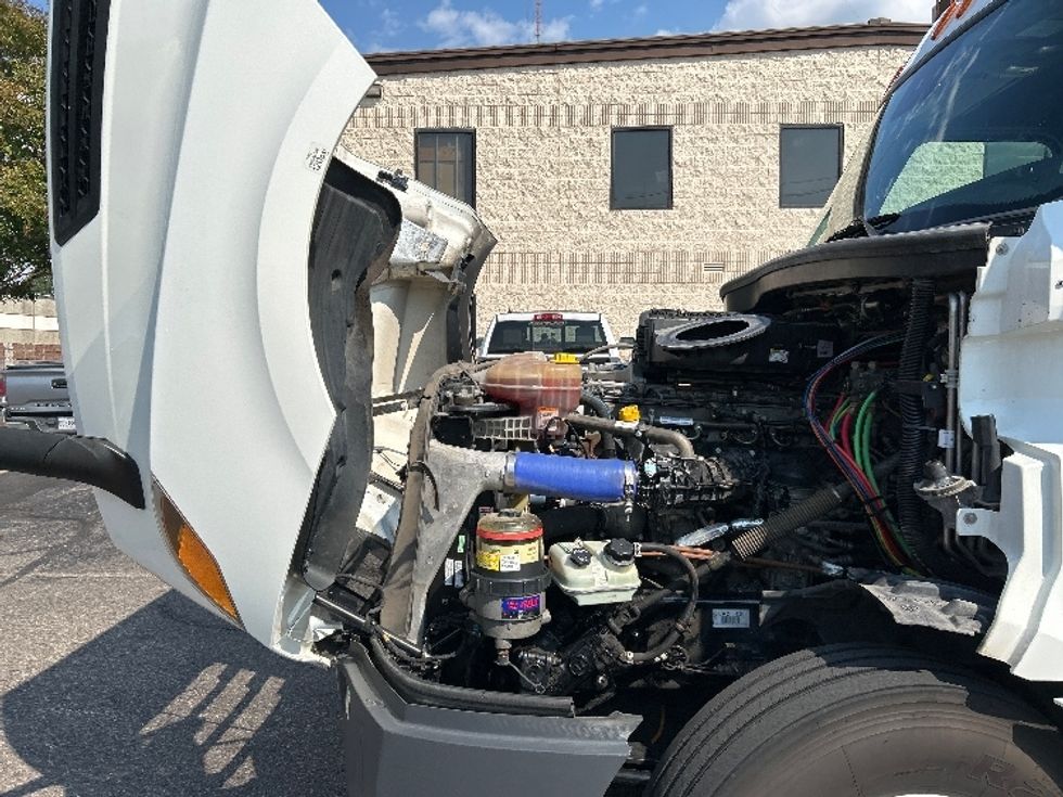 Sleeper Tractor-Heavy Duty Tractors-Freightliner-2022-T12664ST-Memphis-TN-250,229\n\t\tmiles-$ 96,250 - Image 21