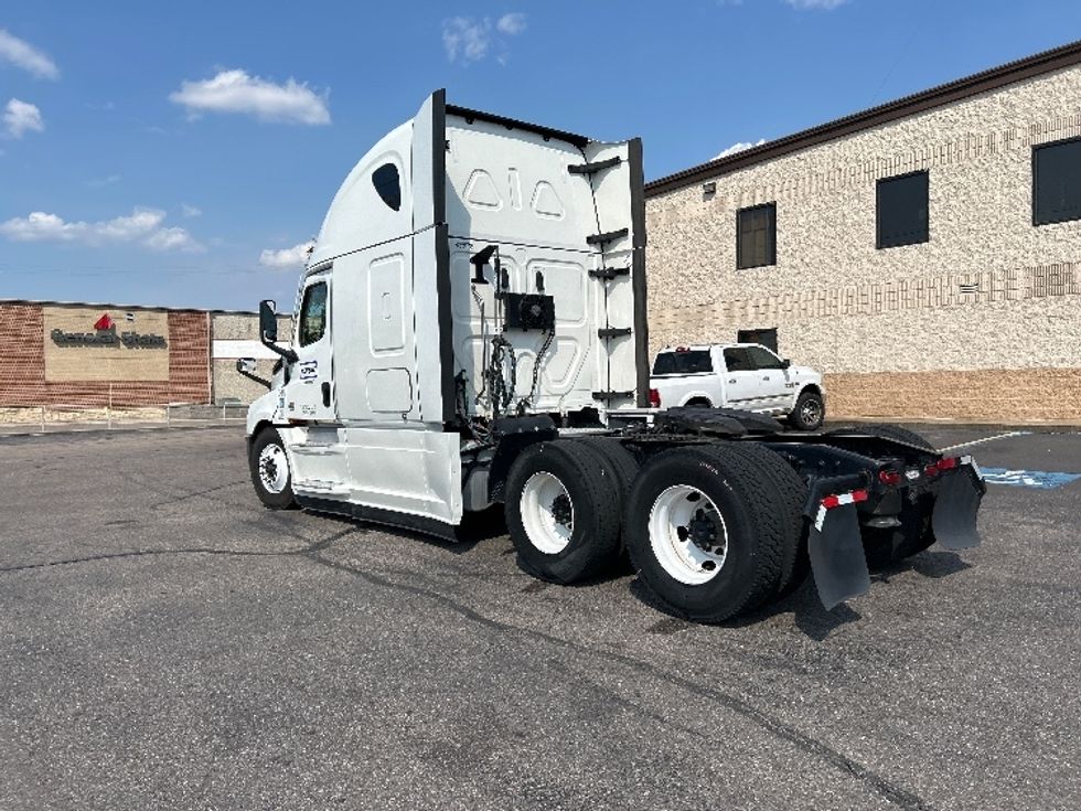 Sleeper Tractor-Heavy Duty Tractors-Freightliner-2022-T12664ST-Memphis-TN-250,229\n\t\tmiles-$ 96,250 - Image 5