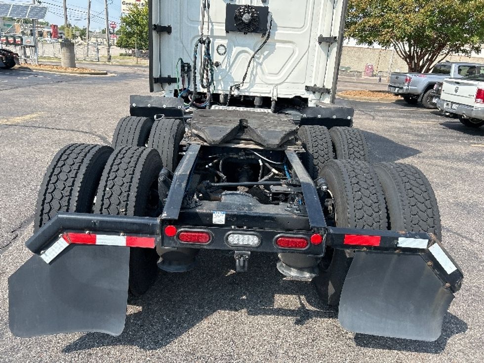 Sleeper Tractor-Heavy Duty Tractors-Freightliner-2022-T12664ST-Memphis-TN-250,229\n\t\tmiles-$ 96,250 - Image 6