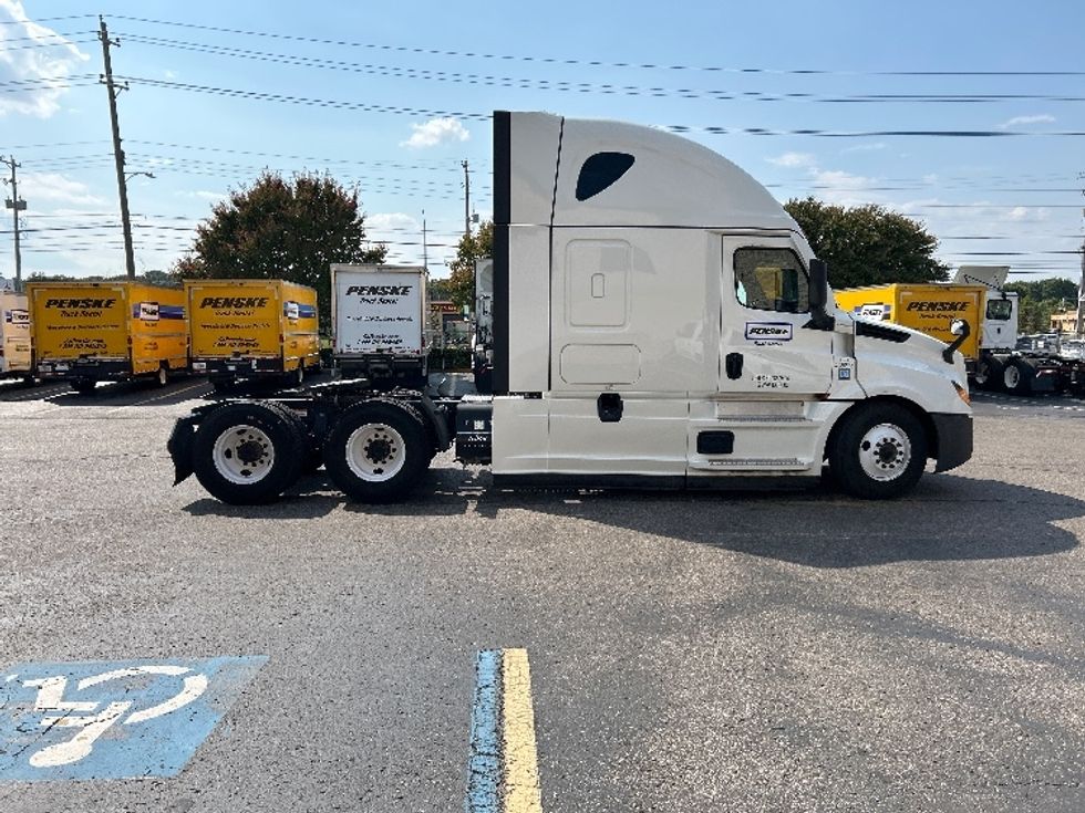 Sleeper Tractor-Heavy Duty Tractors-Freightliner-2022-T12664ST-Memphis-TN-250,229\n\t\tmiles-$ 96,250 - Image 8