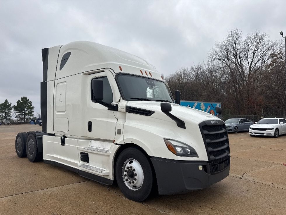 Sleeper Tractor-Heavy Duty Tractors-Freightliner-2022-T12664ST-Memphis-TN-418,325\n\t\tmiles-$ 78,000 - Image 1