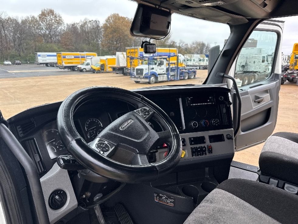 Sleeper Tractor-Heavy Duty Tractors-Freightliner-2022-T12664ST-Memphis-TN-418,325\n\t\tmiles-$ 78,000 - Image 10