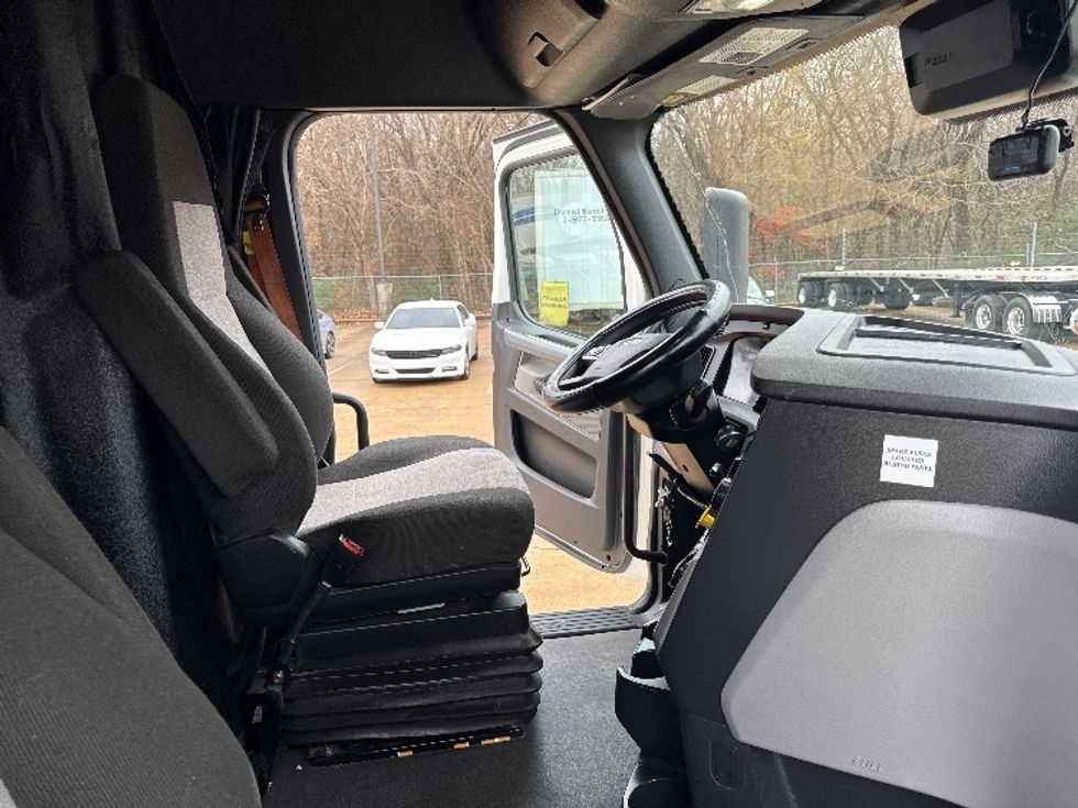 Sleeper Tractor-Heavy Duty Tractors-Freightliner-2022-T12664ST-Memphis-TN-418,325\n\t\tmiles-$ 78,000 - Image 15