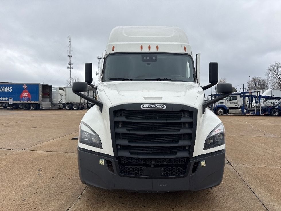 Sleeper Tractor-Heavy Duty Tractors-Freightliner-2022-T12664ST-Memphis-TN-418,325\n\t\tmiles-$ 78,000 - Image 2