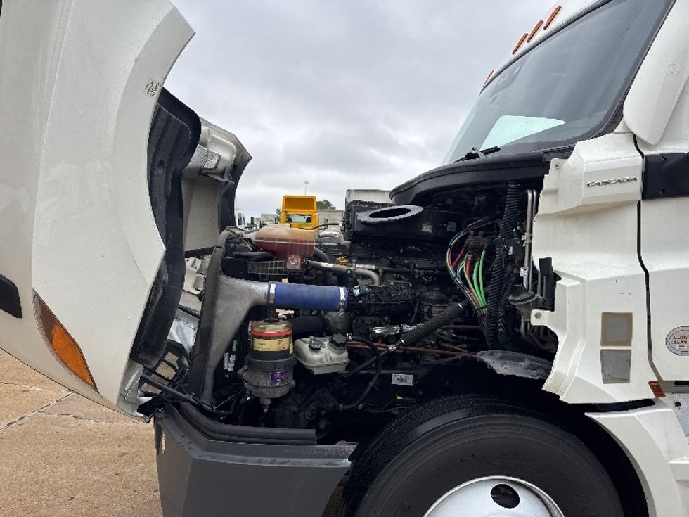 Sleeper Tractor-Heavy Duty Tractors-Freightliner-2022-T12664ST-Memphis-TN-418,325\n\t\tmiles-$ 78,000 - Image 21