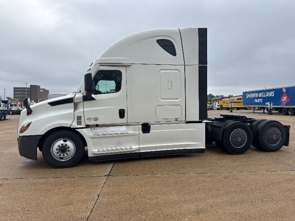 Sleeper Tractor-Heavy Duty Tractors-Freightliner-2022-T12664ST-Memphis-TN-418,325\n\t\tmiles-$ 78,000 - Image 4