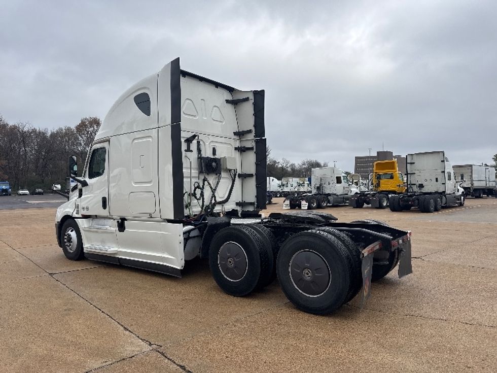 Sleeper Tractor-Heavy Duty Tractors-Freightliner-2022-T12664ST-Memphis-TN-418,325\n\t\tmiles-$ 78,000 - Image 5