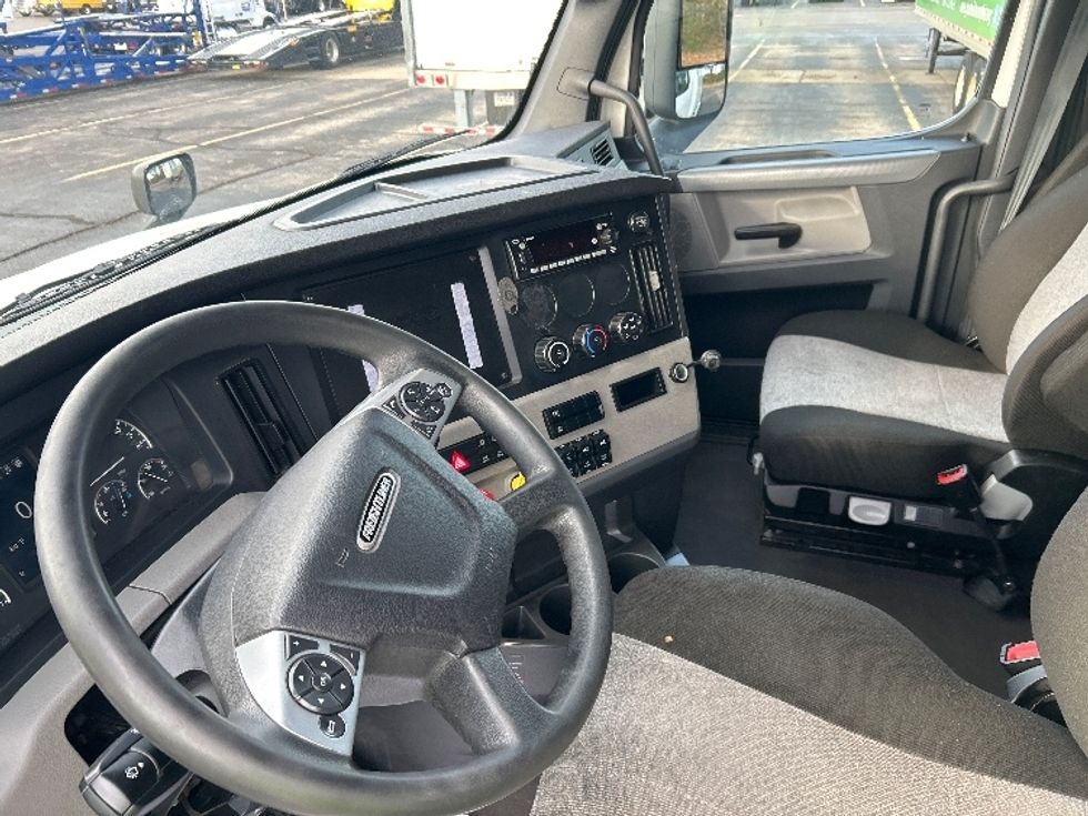 Sleeper Tractor-Heavy Duty Tractors-Freightliner-2022-T12664ST-Memphis-TN-445,274\n\t\tmiles-$ 73,750 - Image 10