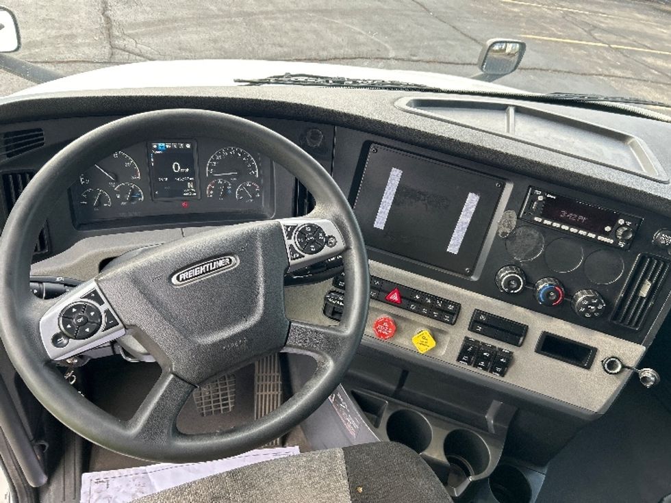 Sleeper Tractor-Heavy Duty Tractors-Freightliner-2022-T12664ST-Memphis-TN-445,274\n\t\tmiles-$ 73,750 - Image 11