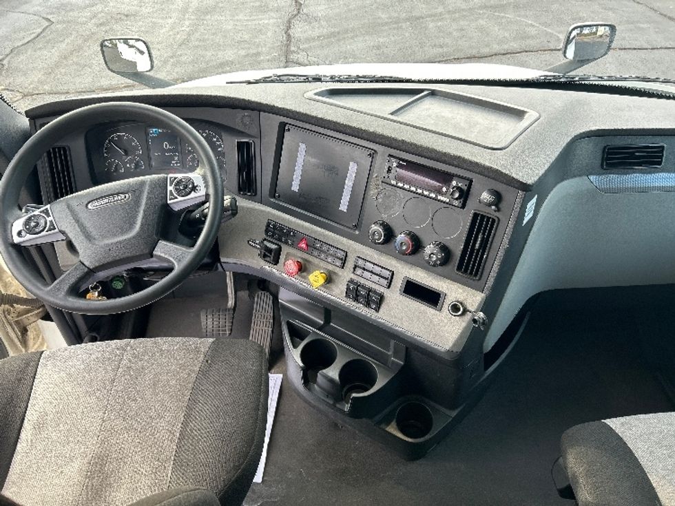 Sleeper Tractor-Heavy Duty Tractors-Freightliner-2022-T12664ST-Memphis-TN-445,274\n\t\tmiles-$ 73,750 - Image 12