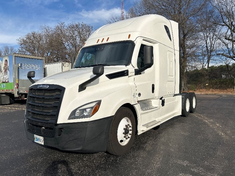 Sleeper Tractor-Heavy Duty Tractors-Freightliner-2022-T12664ST-Memphis-TN-445,274\n\t\tmiles-$ 73,750 - Image 3