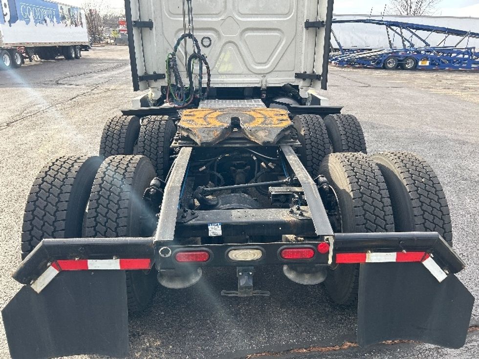 Sleeper Tractor-Heavy Duty Tractors-Freightliner-2022-T12664ST-Memphis-TN-445,274\n\t\tmiles-$ 73,750 - Image 6