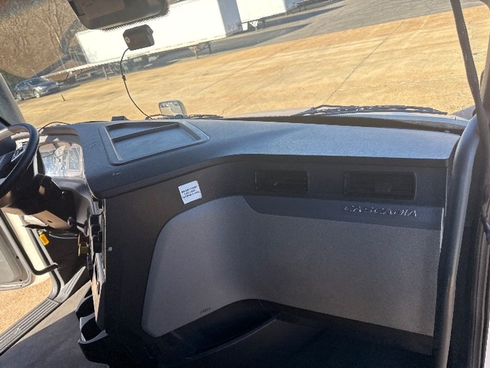 Sleeper Tractor-Heavy Duty Tractors-Freightliner-2022-T12664ST-Memphis-TN-458,458\n\t\tmiles-$ 70,250 - Image 14