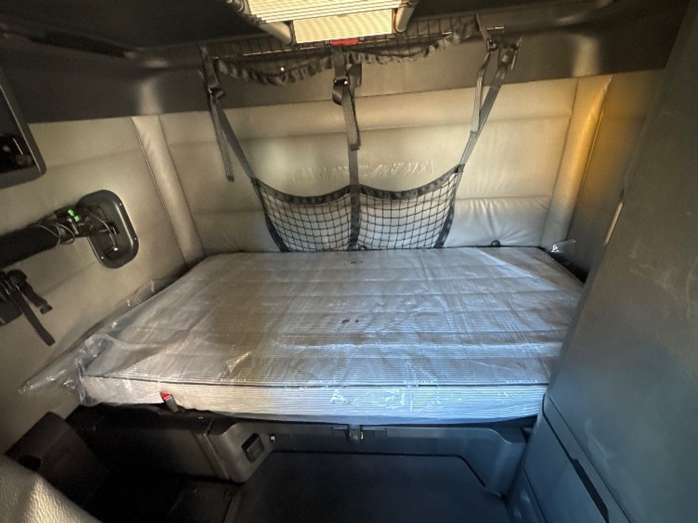 Sleeper Tractor-Heavy Duty Tractors-Freightliner-2022-T12664ST-Memphis-TN-458,458\n\t\tmiles-$ 70,250 - Image 17