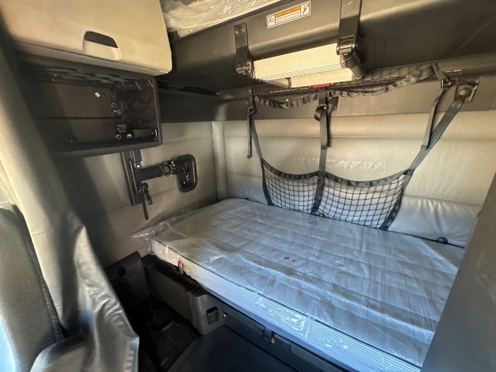 Sleeper Tractor-Heavy Duty Tractors-Freightliner-2022-T12664ST-Memphis-TN-458,458\n\t\tmiles-$ 70,250 - Image 19