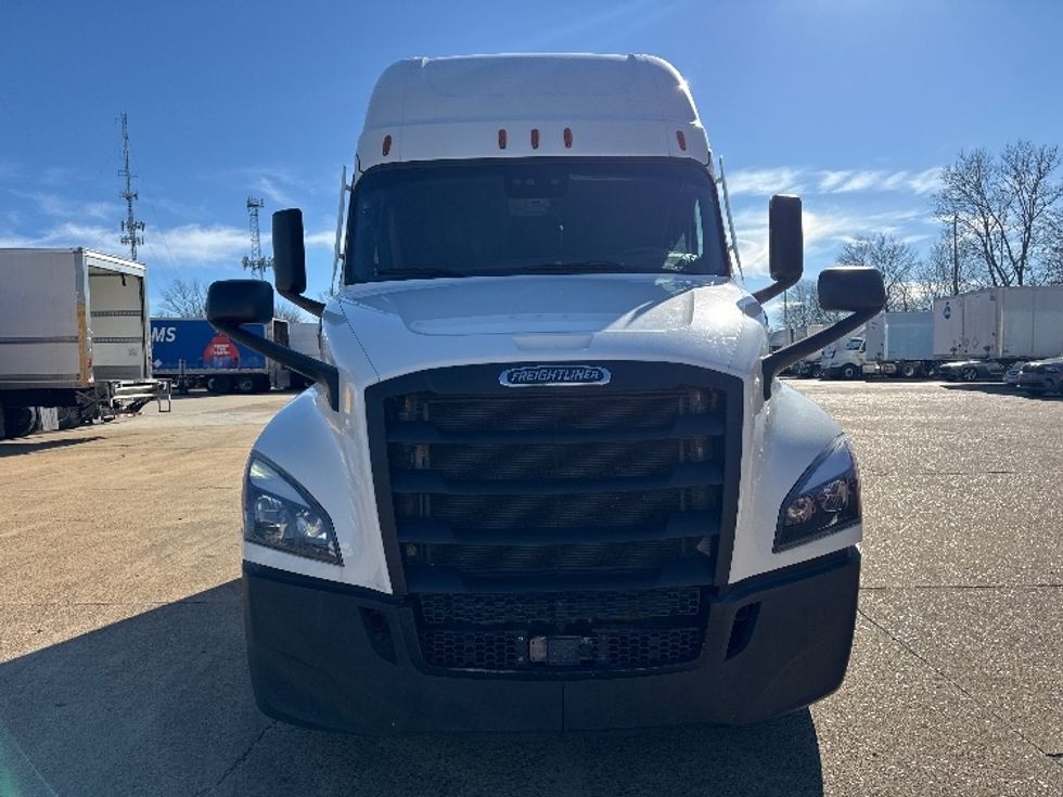 Sleeper Tractor-Heavy Duty Tractors-Freightliner-2022-T12664ST-Memphis-TN-458,458\n\t\tmiles-$ 70,250 - Image 2