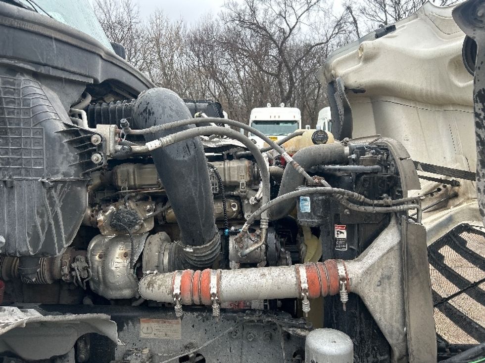 Sleeper Tractor-Heavy Duty Tractors-Freightliner-2022-T12664ST-Memphis-TN-585,698\n\t\tmiles-$ 59,000 - Image 20