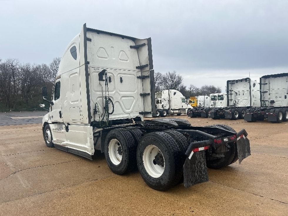 Sleeper Tractor-Heavy Duty Tractors-Freightliner-2022-T12664ST-Memphis-TN-585,698\n\t\tmiles-$ 59,000 - Image 5