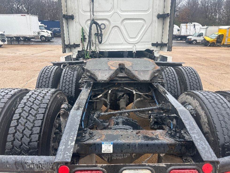 Sleeper Tractor-Heavy Duty Tractors-Freightliner-2022-T12664ST-Memphis-TN-585,698\n\t\tmiles-$ 59,000 - Image 6