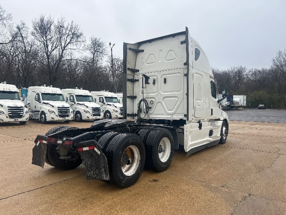 Sleeper Tractor-Heavy Duty Tractors-Freightliner-2022-T12664ST-Memphis-TN-585,698\n\t\tmiles-$ 59,000 - Image 7