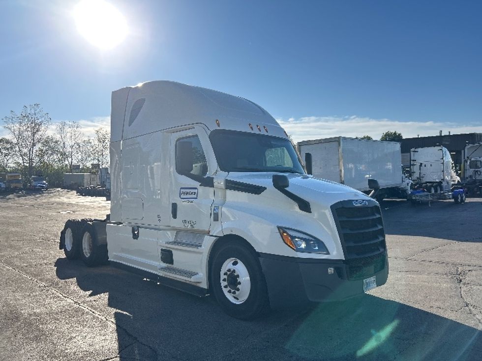 Sleeper Tractor-Heavy Duty Tractors-Freightliner-2022-T12664ST-Memphis-TN-591,049\n\t\tmiles-$ 67,000 - Image 1