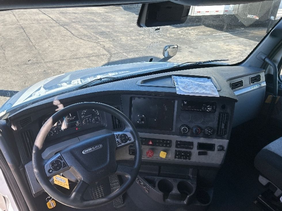 Sleeper Tractor-Heavy Duty Tractors-Freightliner-2022-T12664ST-Memphis-TN-591,049\n\t\tmiles-$ 67,000 - Image 11
